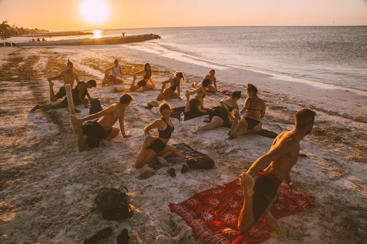 Che Holbox Hostel & Bar Adults Only Bagian luar foto