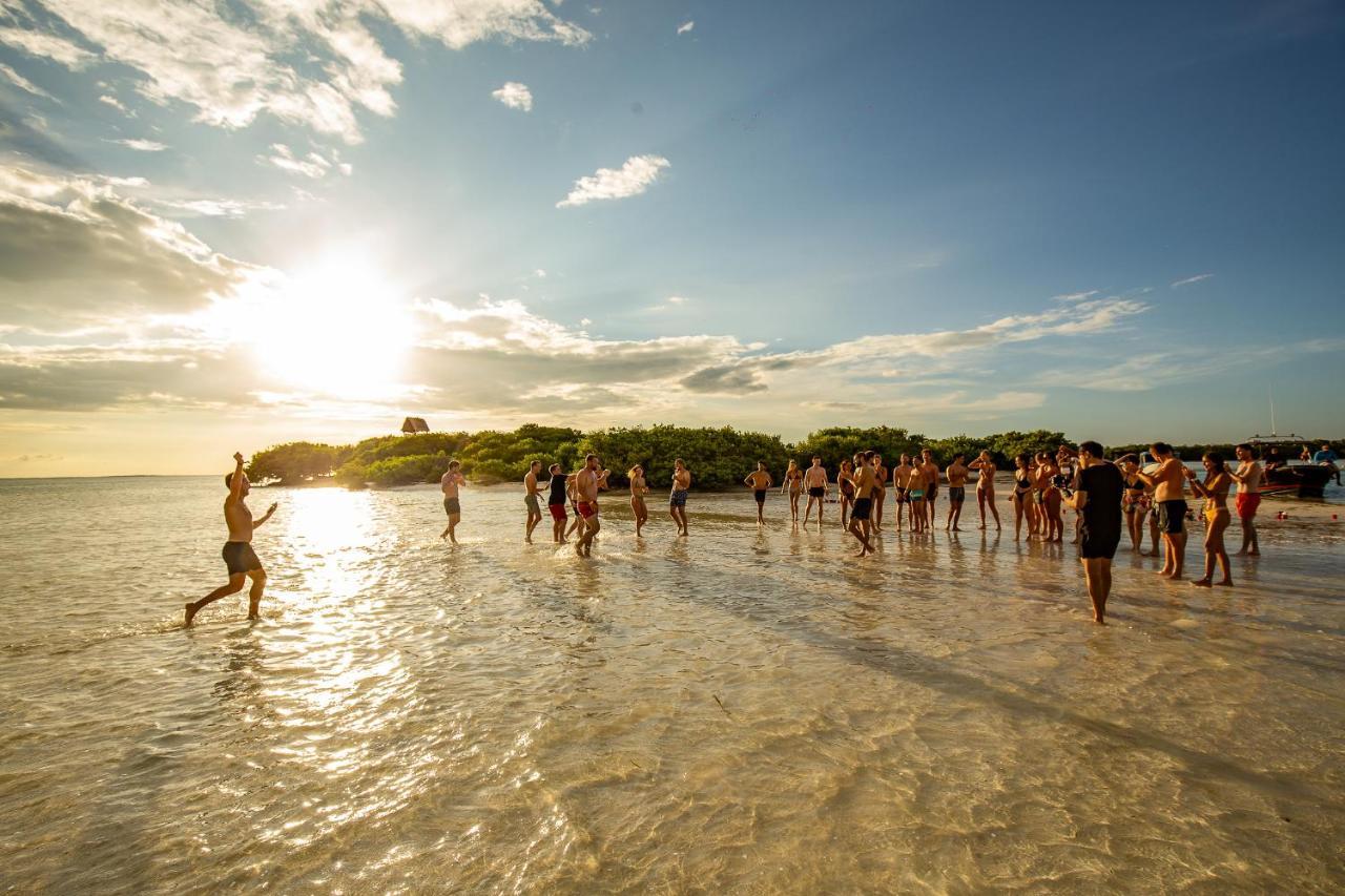 Che Holbox Hostel & Bar Adults Only Bagian luar foto