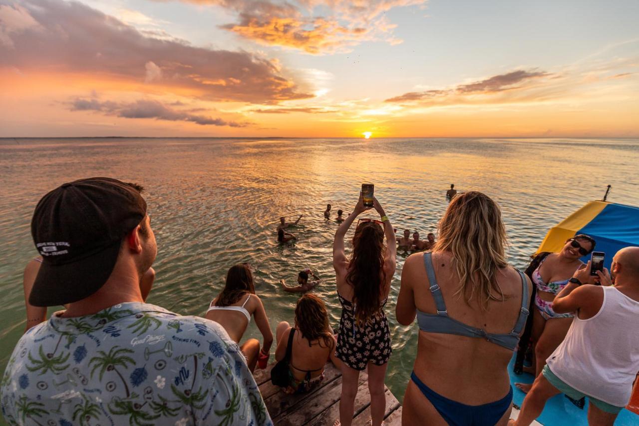 Che Holbox Hostel & Bar Adults Only Bagian luar foto